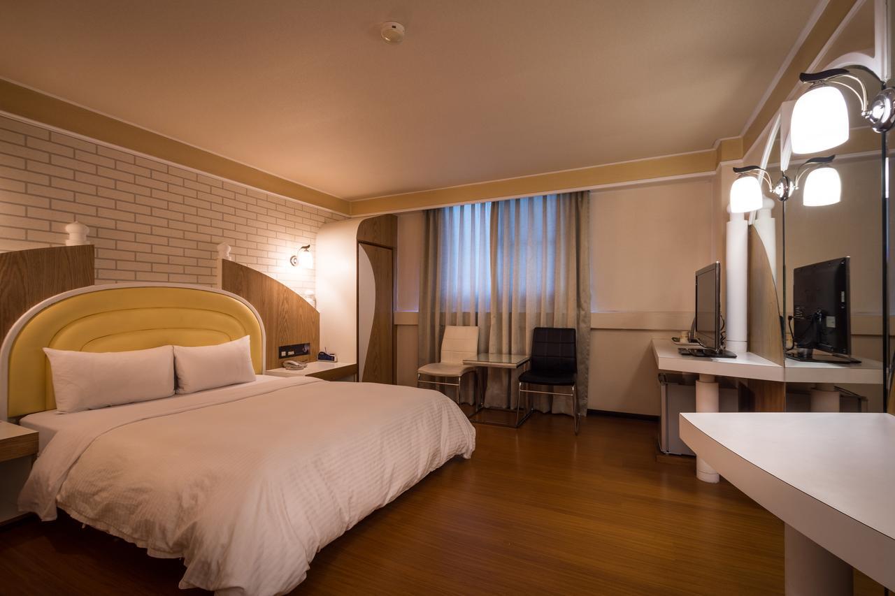 Golden Phoenix Hotel Kaohsiung Exteriör bild