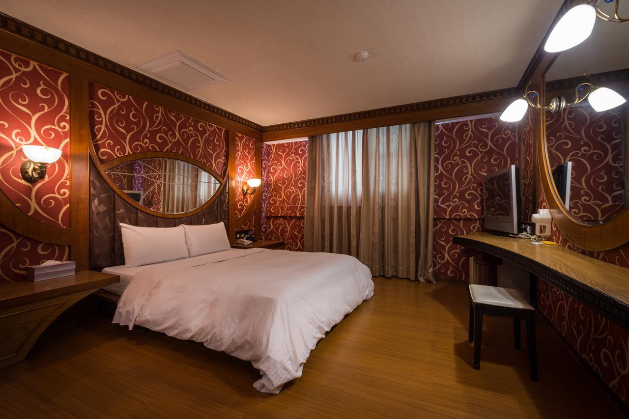 Golden Phoenix Hotel Kaohsiung Exteriör bild