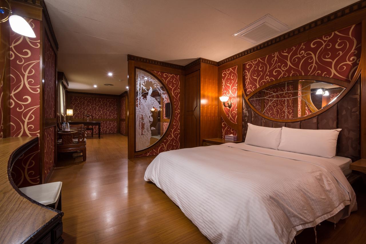 Golden Phoenix Hotel Kaohsiung Exteriör bild