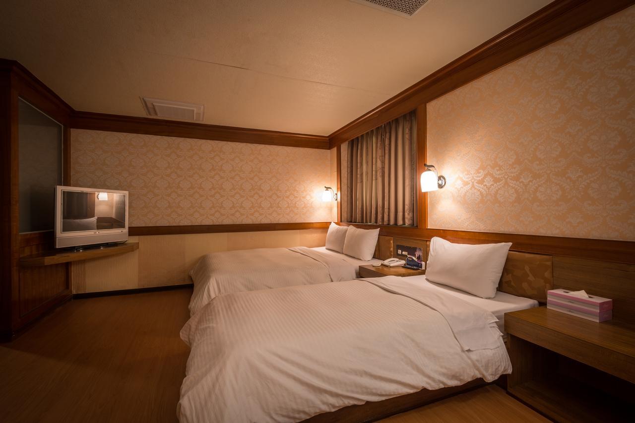 Golden Phoenix Hotel Kaohsiung Exteriör bild